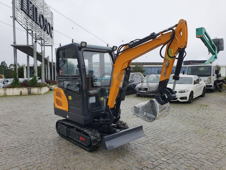 Mini Giratória Infront YFE20 · Ano 2023