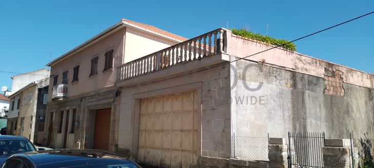 Moradia V4 com Terreno · Britiande, Lamego