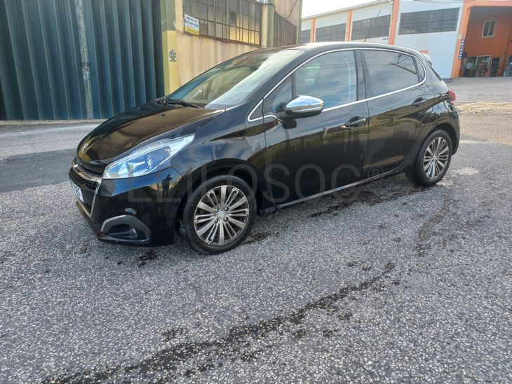 Peugeot 208 · Ano 2017