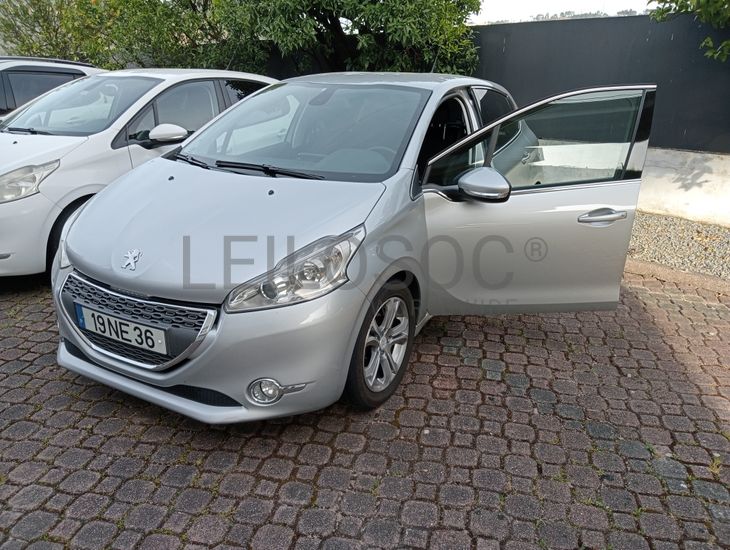 Peugeot 208 · Ano 2012