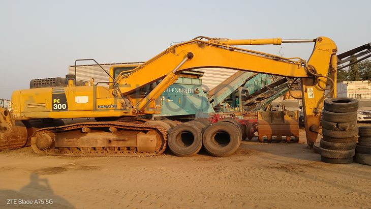 Escavadora de Rastos 30 T KOMATSU PC300-8