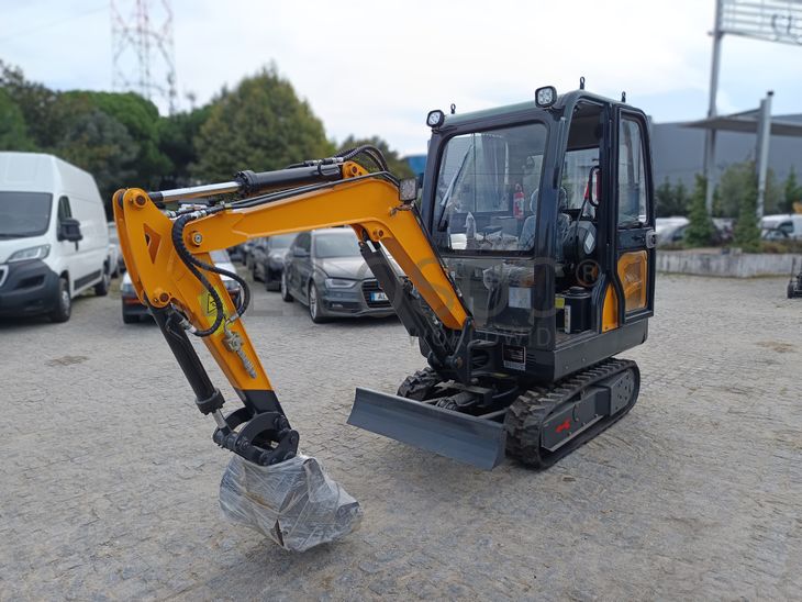 Mini Giratória Infront YFE20 · Ano 2023