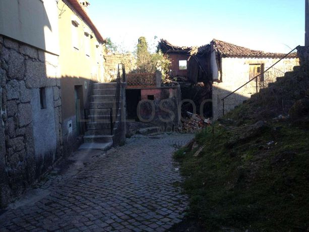 Moradias p/ Recuperação · Santa Comba Dão