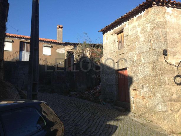 Moradias p/ Recuperação · Santa Comba Dão