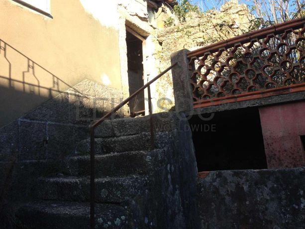 Moradias p/ Recuperação · Santa Comba Dão