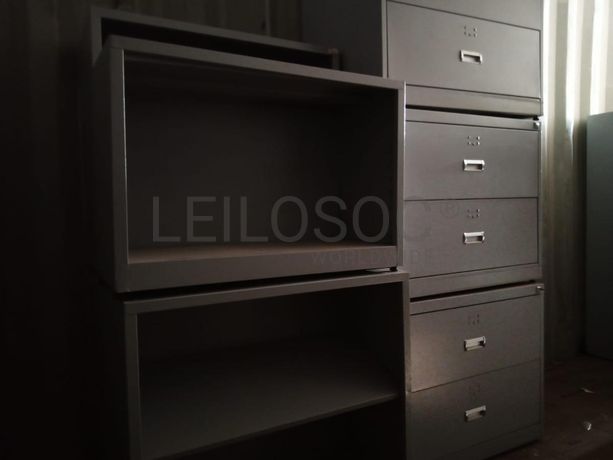 Cacifos metálico ·