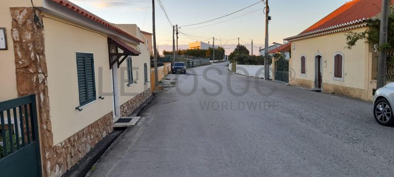 Direito à Meação · Moradia V3 com Garagem · Loja · Torres Vedras