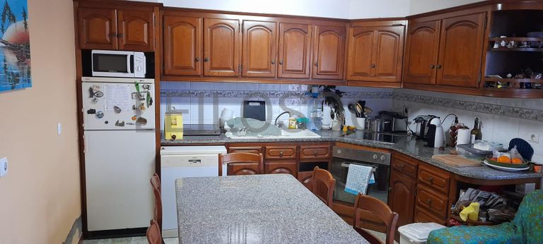 Direito à Meação · Moradia V3 com Garagem · Loja · Torres Vedras