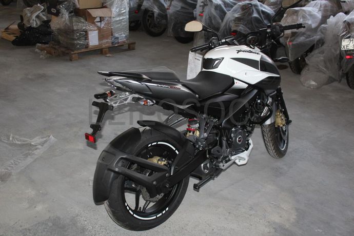 Bajaj Pulsar NS 200 FI ABS 
