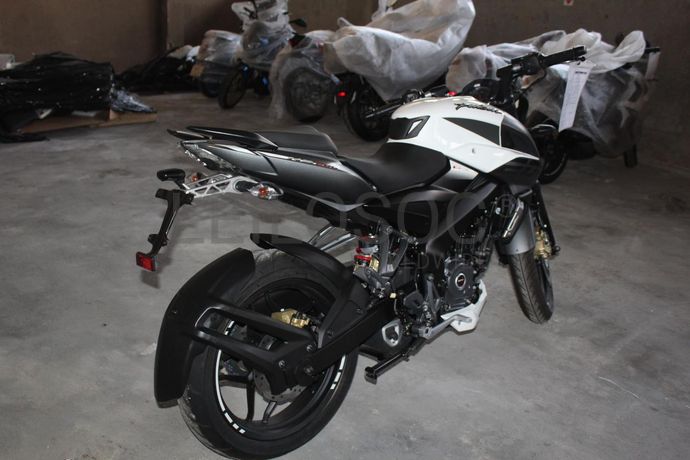 Bajaj Pulsar NS 200 FI ABS