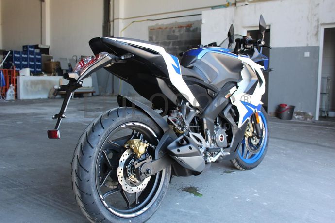 Bajaj Pulsar RS 200 FI ABS