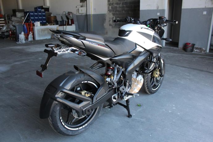 Bajaj Pulsar NS 200 FI ABS