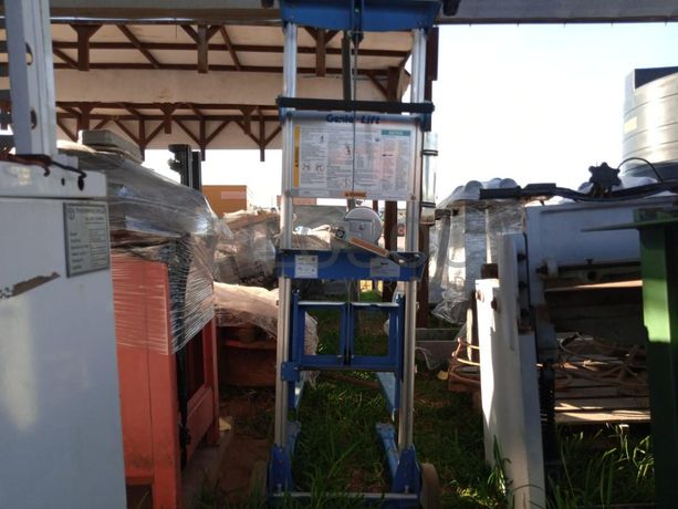 Elevador manual de carga ·