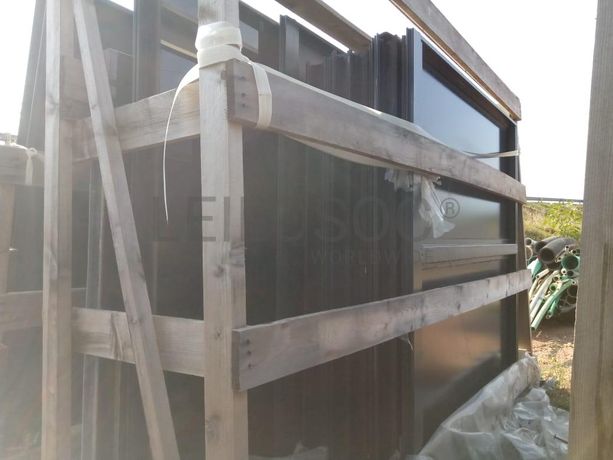 Estruturas do alumínio com vidros duplos ·