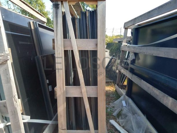 Estruturas de alumínio com vidros duplos ·