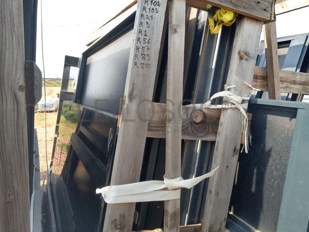 Estruturas de alumínio com vidros duplos ·