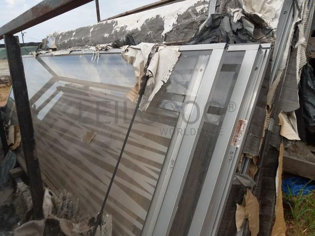 Estruturas de alumínio com vidros ·