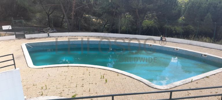 Moradia V3 com Piscina inserida na Quinta da Moura · Oeiras