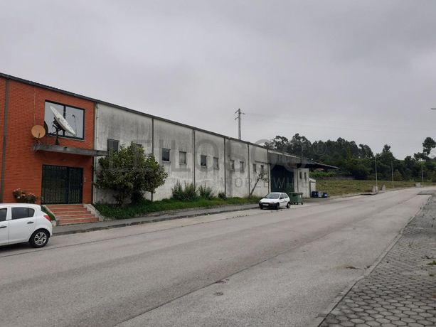 Armazém c/ Escritório e Apartamento · Anadia