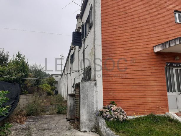 Armazém c/ Escritório e Apartamento · Anadia