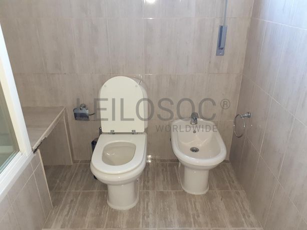 Armazém c/ Escritório e Apartamento · Anadia