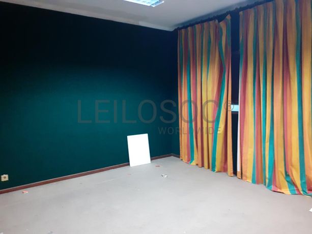 Armazém c/ Escritório e Apartamento · Anadia