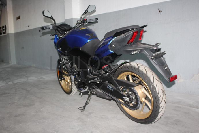 Bajaj Dominar D400 ABS