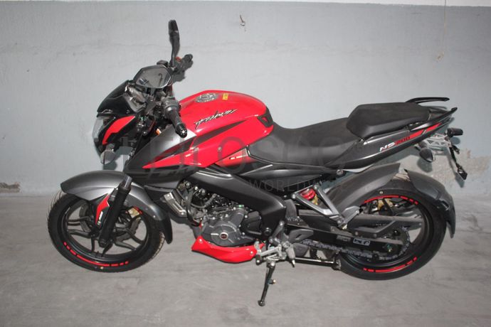 Bajaj Pulsar NS 200 FI ABS