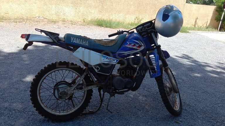 Motorizada de marca Yamaha DT 125 ·