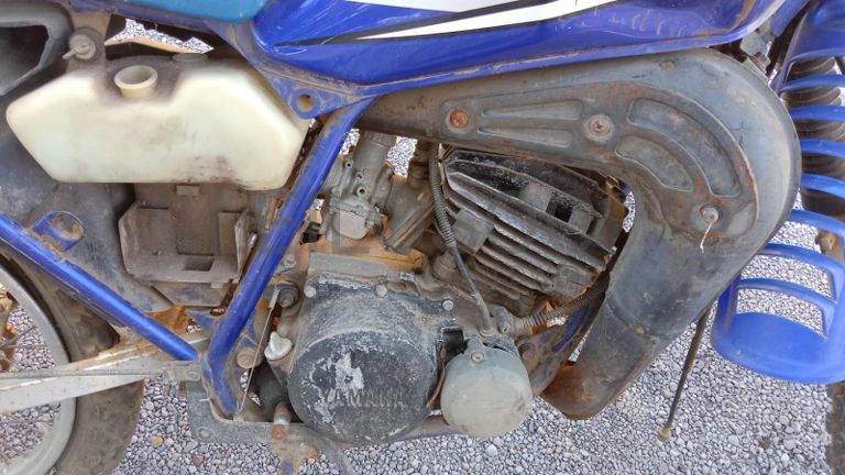 Motorizada de marca Yamaha DT 125 ·