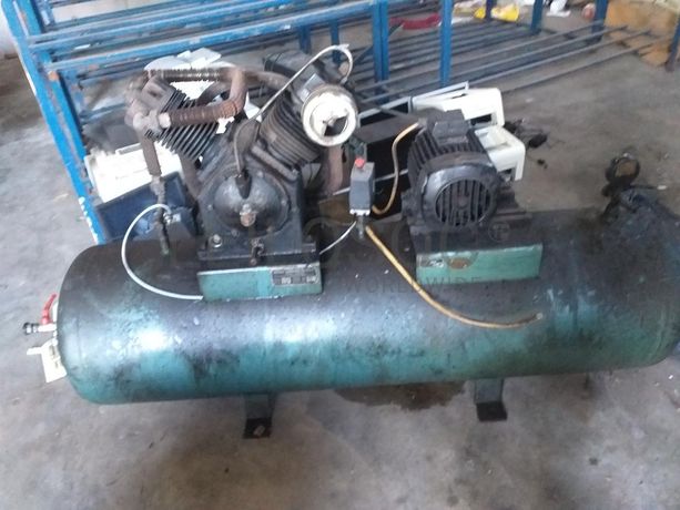 Armazém · Equipamento Diverso · Santo Tirso