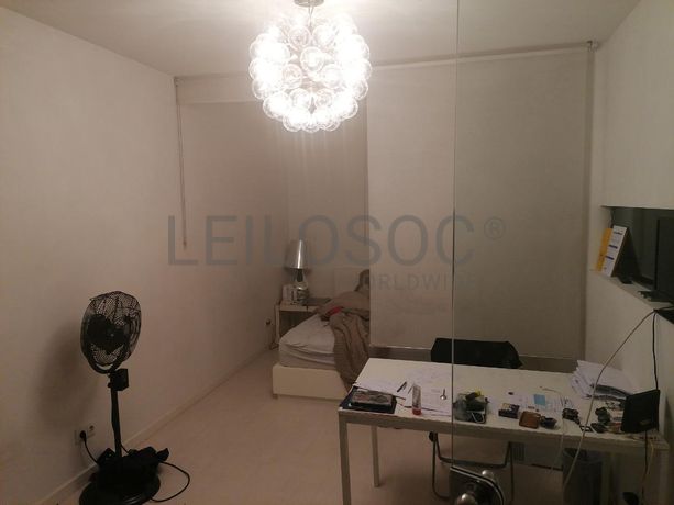 Moradia V3 com Piscina inserida na Quinta da Moura · Oeiras