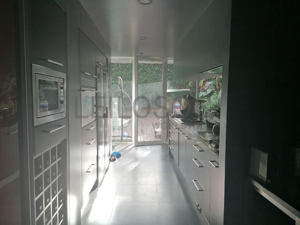 Moradia V3 com Piscina inserida na Quinta da Moura · Oeiras