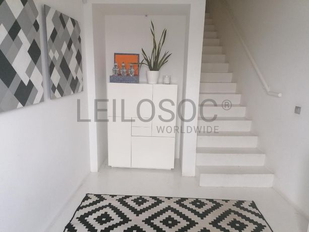 Moradia V3 com Piscina inserida na Quinta da Moura · Oeiras