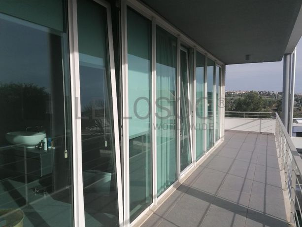 Moradia V3 com Piscina inserida na Quinta da Moura · Oeiras