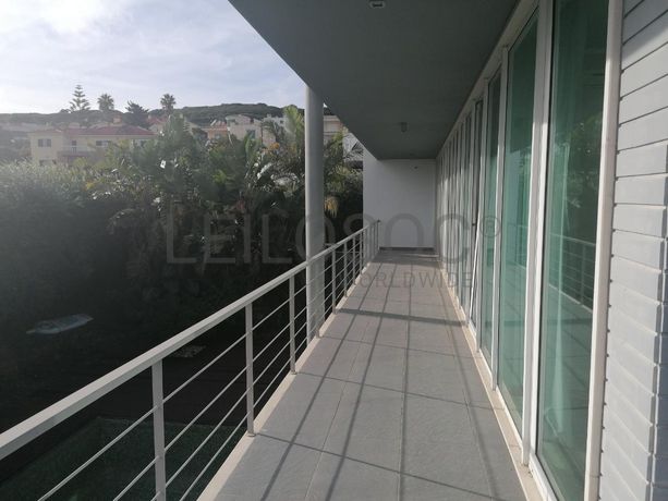 Moradia V3 com Piscina inserida na Quinta da Moura · Oeiras