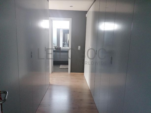 Moradia V3 com Piscina inserida na Quinta da Moura · Oeiras