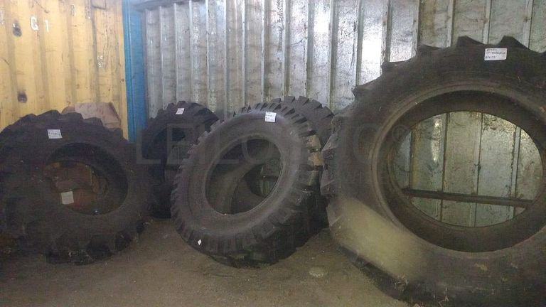 Pneus + Pneus + Jantes + Pneus + Pneus + Diversos + Diversos ·