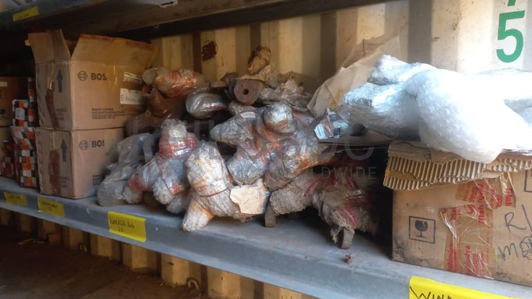 Pneus + Pneus + Jantes + Pneus + Pneus + Diversos + Diversos ·