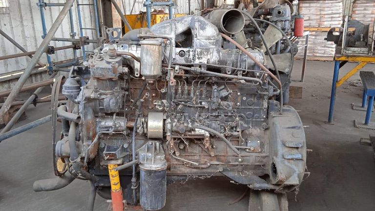 A NISSAN TRUCK DIESEL ENGINE ·
