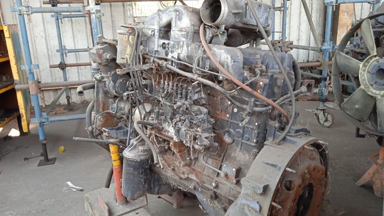 A NISSAN TRUCK DIESEL ENGINE ·