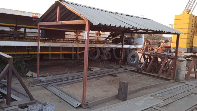 ESTRUTURA METÁLICA ·