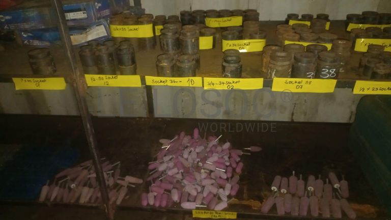 Diversos + Diversos + Diversos + Diversos + Diversos + Diversos + Diversos + Welding Machine + Welding Machine + Welding Machine + Ridgid Machine + Motores + Cut off machine + Caixas de Ferramenta + Varões + Diversos + Frolas + Cintos de Segurança + Diversos + Contentor de 40P ·