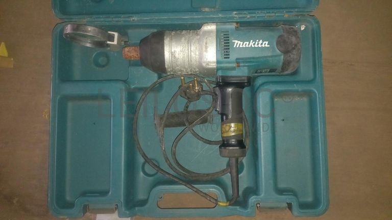 Diversos + Diversos + Diversos + Diversos + Diversos + Diversos + Diversos + Welding Machine + Welding Machine + Welding Machine + Ridgid Machine + Motores + Cut off machine + Caixas de Ferramenta + Varões + Diversos + Frolas + Cintos de Segurança + Diversos + Contentor de 40P ·