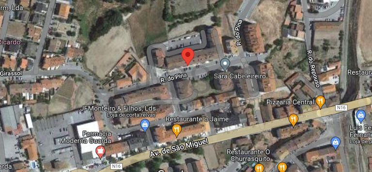 Apartamento T3 c/ Lugar de Garagem e Arrumos · Guarda