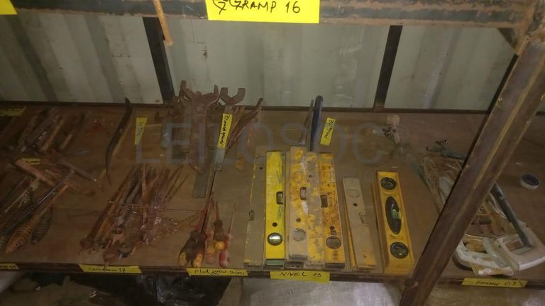 Diversos + Diversos + Diversos + Diversos + Diversos + Diversos + Diversos + Welding Machine + Welding Machine + Welding Machine + Ridgid Machine + Motores + Cut off machine + Caixas de Ferramenta + Varões + Diversos + Frolas + Cintos de Segurança + Diversos + Contentor de 40P ·