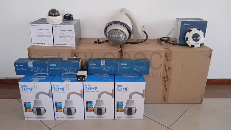 Câmeras de vigilância + Equipamentos de vigilância + Equipamentos de vigilância + Equipamentos de vigilância + Equipamentos de vigilância + Equipamentos de vigilância + Equipamentos de vigilância ·