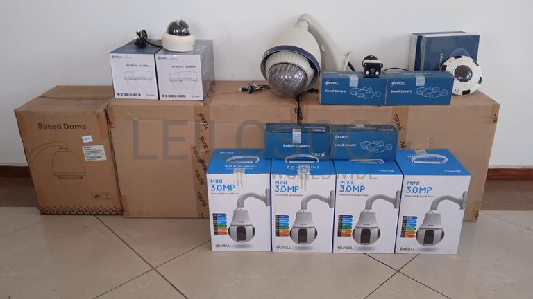 Câmeras de vigilância + Equipamentos de vigilância + Equipamentos de vigilância + Equipamentos de vigilância + Equipamentos de vigilância + Equipamentos de vigilância + Equipamentos de vigilância ·