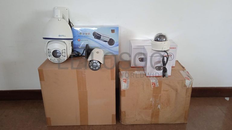 Câmeras de vigilância + Equipamentos de vigilância + Equipamentos de vigilância + Equipamentos de vigilância + Equipamentos de vigilância + Equipamentos de vigilância ·