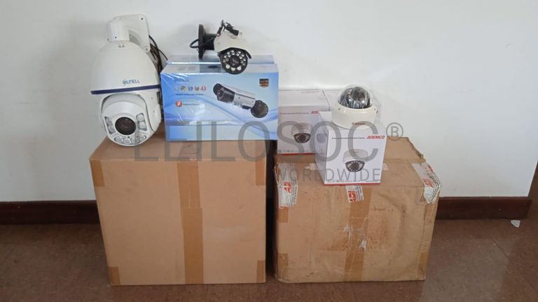 Câmeras de vigilância + Equipamentos de vigilância + Equipamentos de vigilância + Equipamentos de vigilância + Equipamentos de vigilância + Equipamentos de vigilância ·